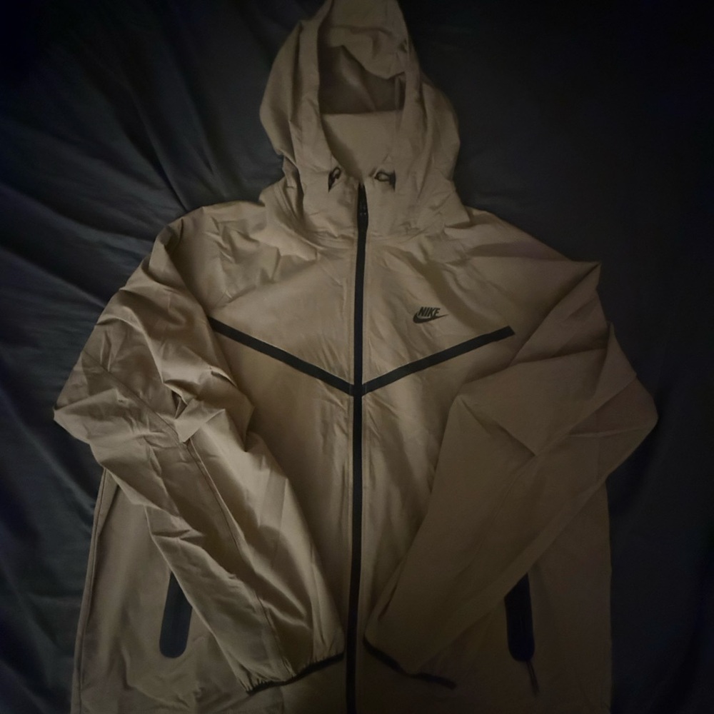 Nike Men's Beige Hooded Windbreaker